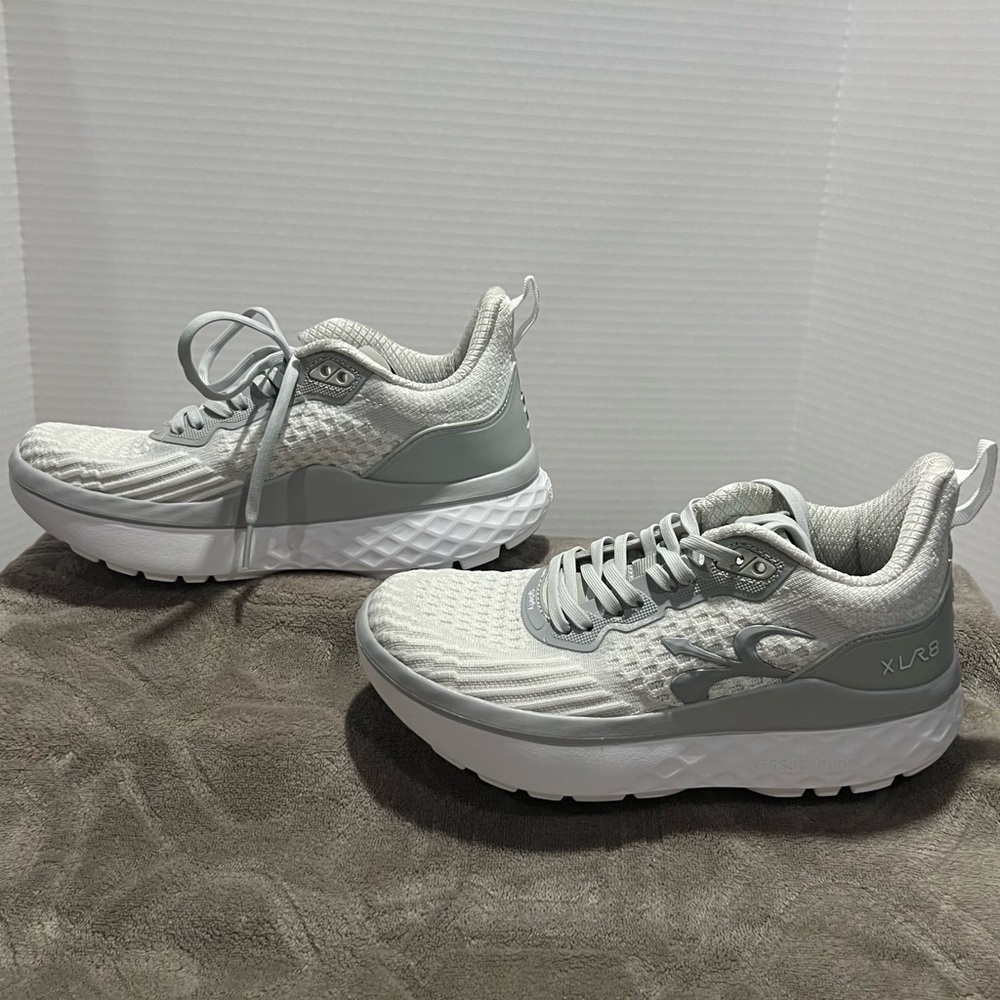 GDEFY XLR8 Run Verso Cloud in Women’s Size 6. Excellent Unused Condition - Picture 8 of 15